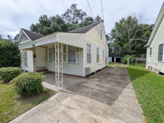 Photo - 1810 Roberts Ave