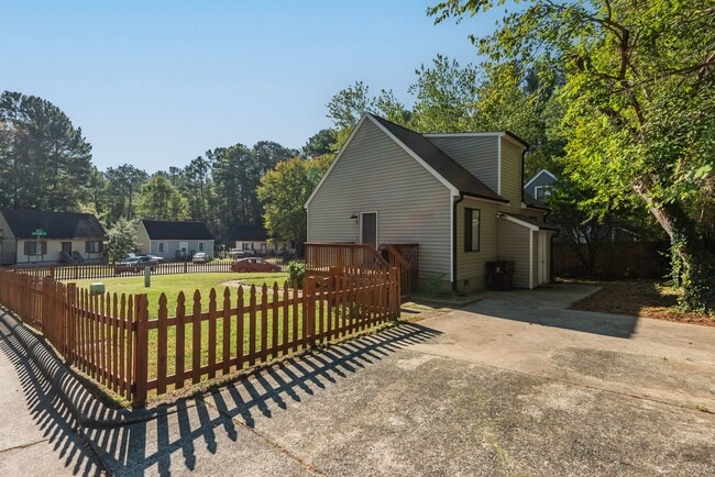 Photo - Charming 3 Bed/ 2 Bath home with large fenced in yard