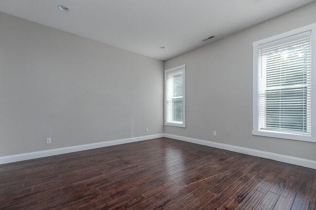 Photo - 6030 Kingsbury Ave