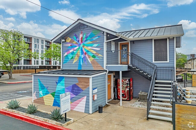 Leasing OfficeResident Center Entrance - Summit at Hyde Park