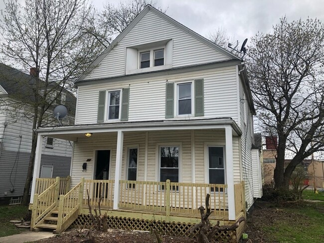 Photo - 166 8th St NW