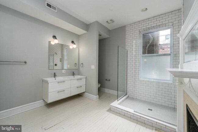 Building Photo - 216 E Biddle St