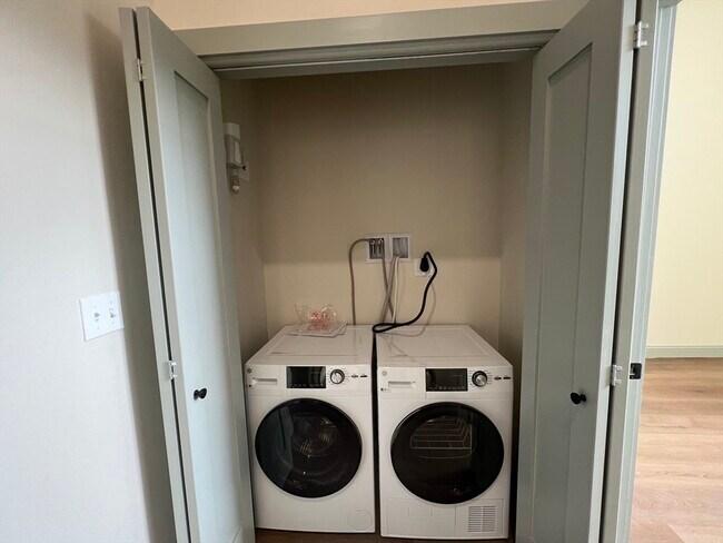 Photo - 160 Seabury St Unit 17