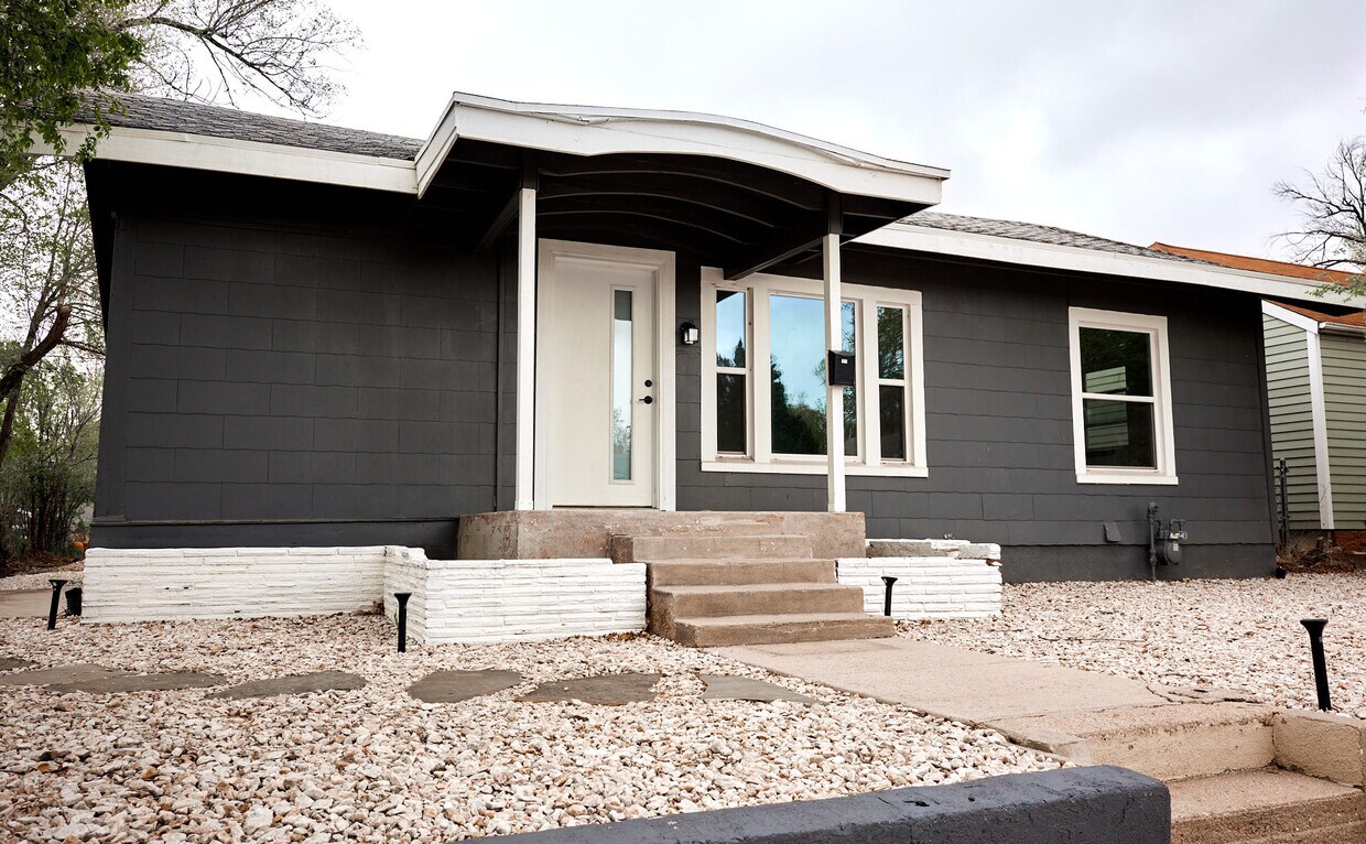 Modern update to the exterior! - 818 E Las Animas St (Colorado Springs, CO)