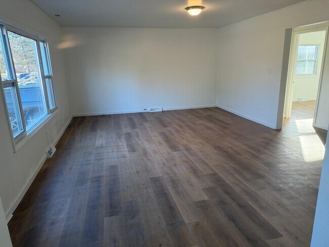 Photo - 1665 Elaine Rd