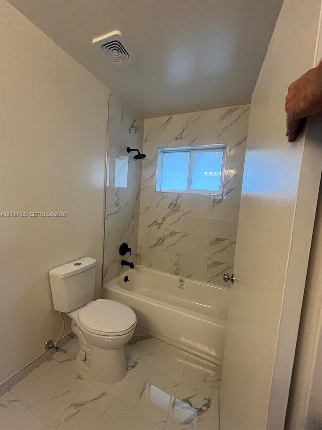 Photo - 28 E 20th St