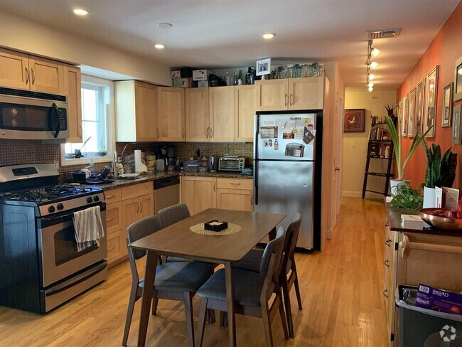 Building Photo - 11 Everett Ave Unit 2 Rental