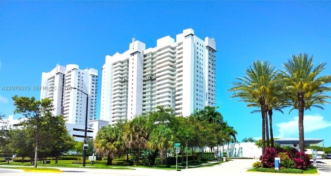 Building Photo - 14951 Royal Oaks Ln Unit 1006