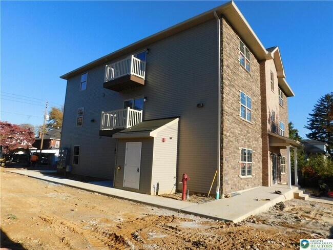 Photo - 1513 Maple St Unit 101