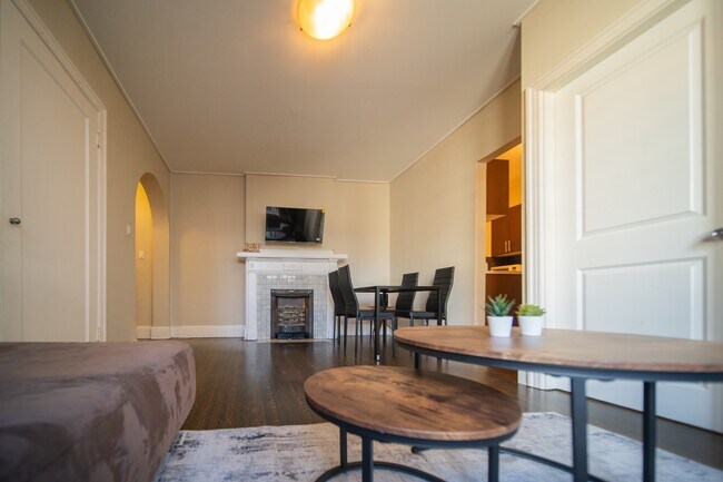 Photo - 935 Jervis St Unit 9