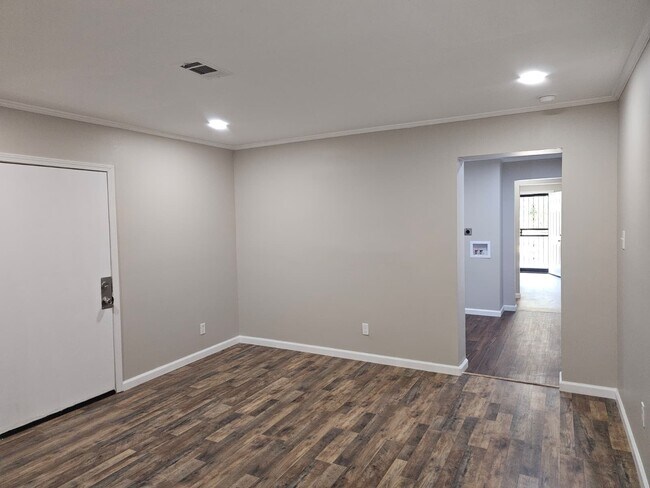 Photo - 2660 Supreme Ave