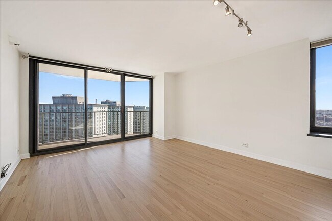 Photo - 3660 N Lake Shore Dr Unidad 2803