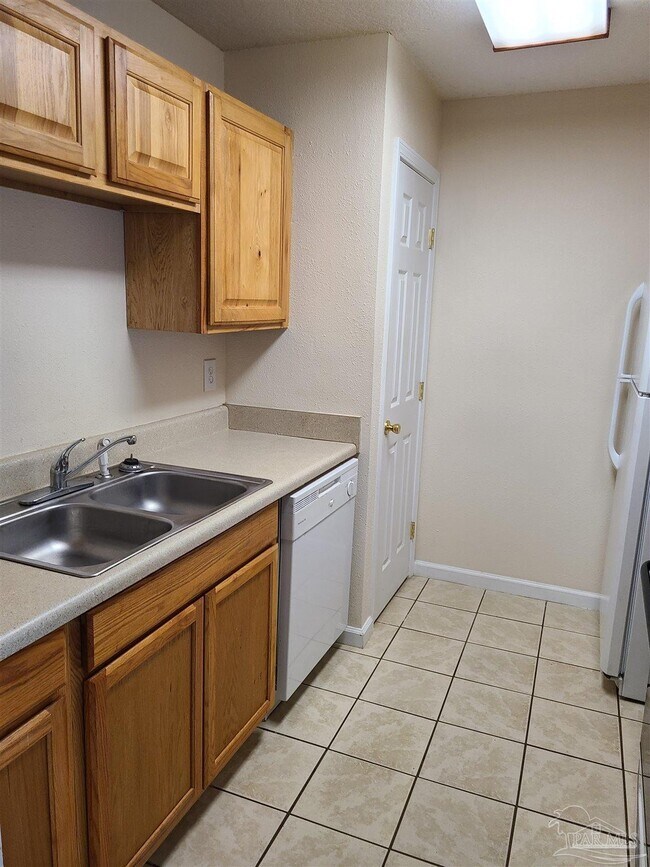 Photo - 1608 Green Briar Pkwy