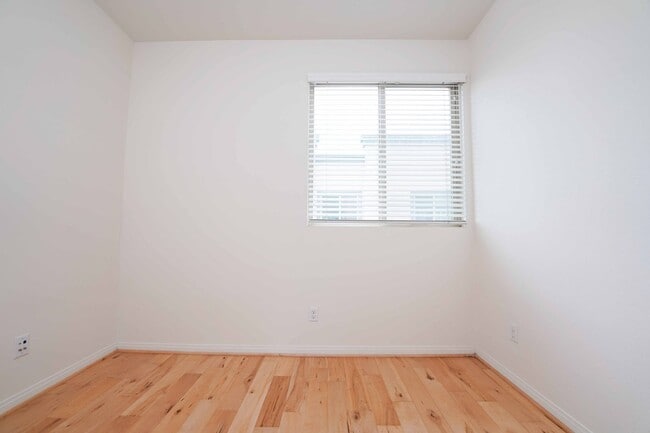 Photo - 4 Bedroom & 2 Bathroom