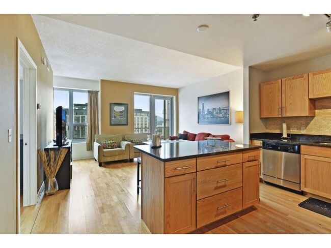 Building Photo - 929 Portland Ave S Unit 1203