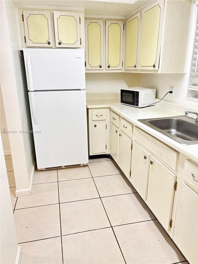 Building Photo - 7430 SW 82nd St Unit D103