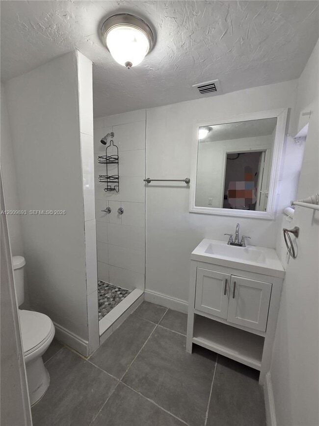 Photo - 1945 NW 24th Ct Unidad 2