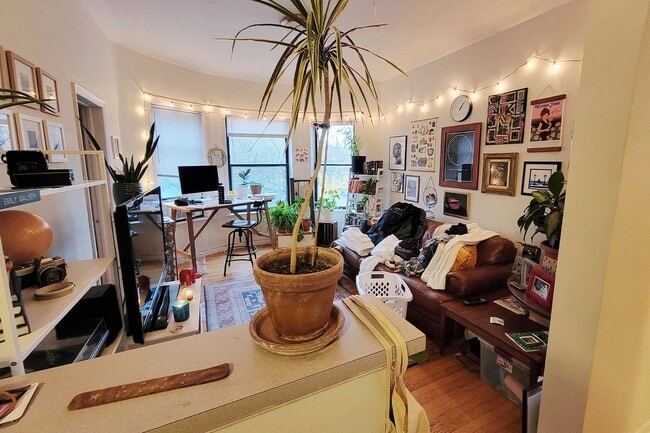 Photo - 923 W Waveland Ave Unit 2D