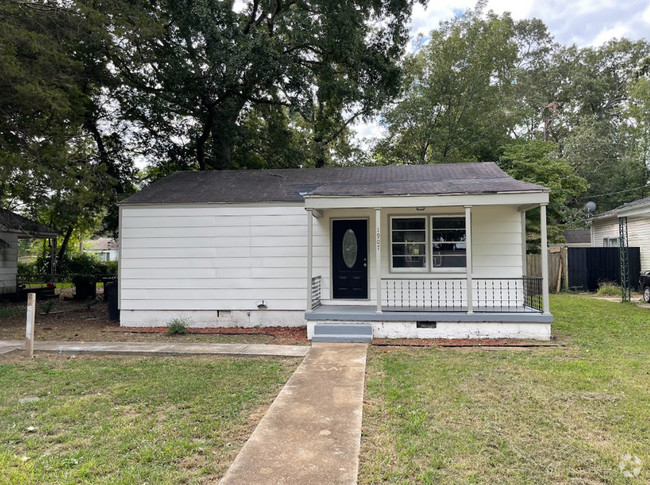 Building Photo - Newly Renovated 3 bed/2 bath - great locat... Rental