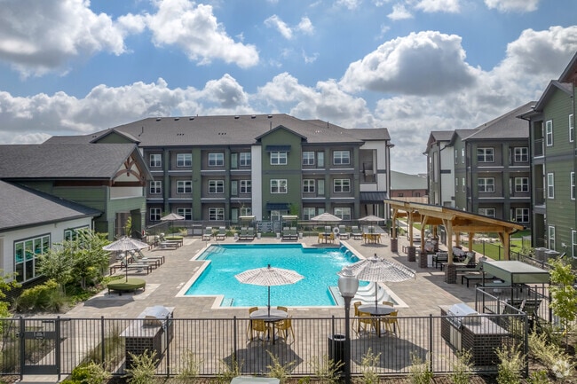 Building Photo - Saxon Pond Flats Rental