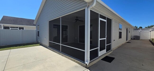 Photo - 2577 Lindewood St