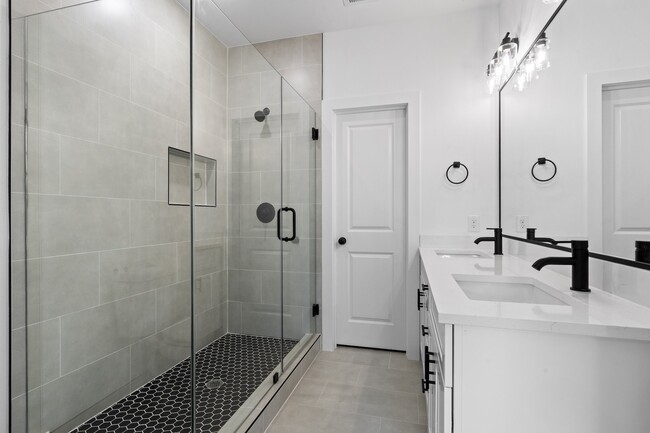 Photo - 9437 Pembrook St