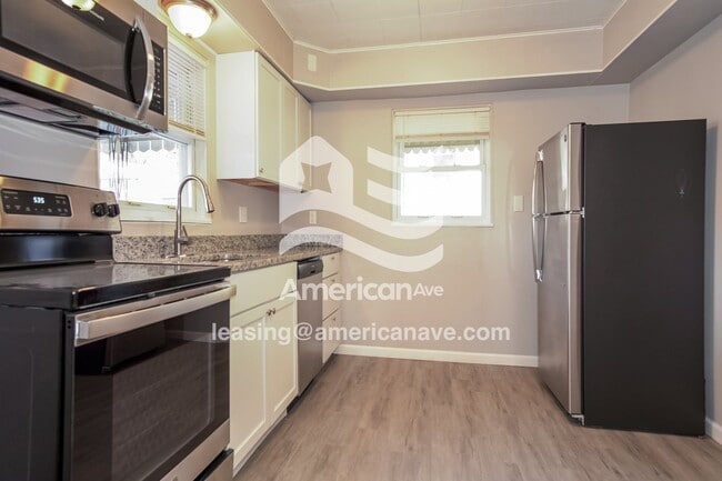 Photo - 1260 Summerlea Ave