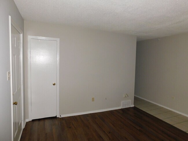 Photo - ****JUST REDUCED****