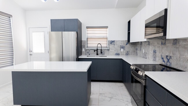 Photo - 700 Deanne Dr