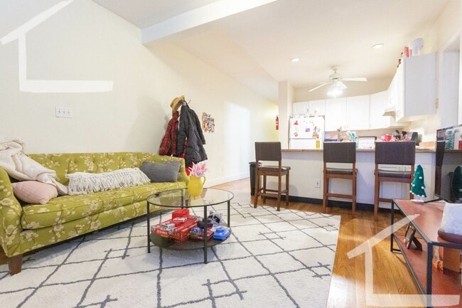 Building Photo - 3 Bed 1 Bath in Brookline