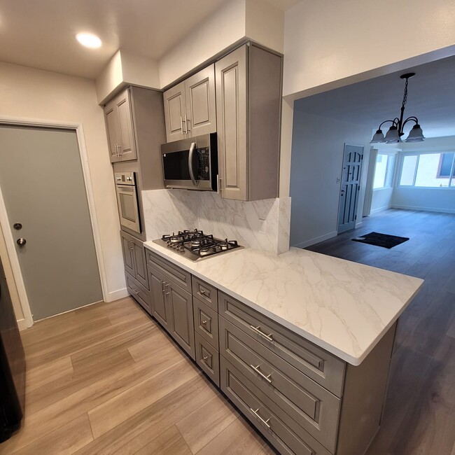 Building Photo - 2614 Voorhees Ave Unit B