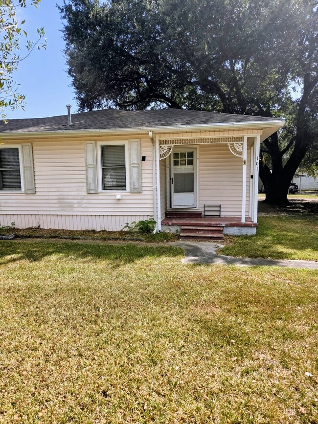 Photo - 101 Azalea Ave