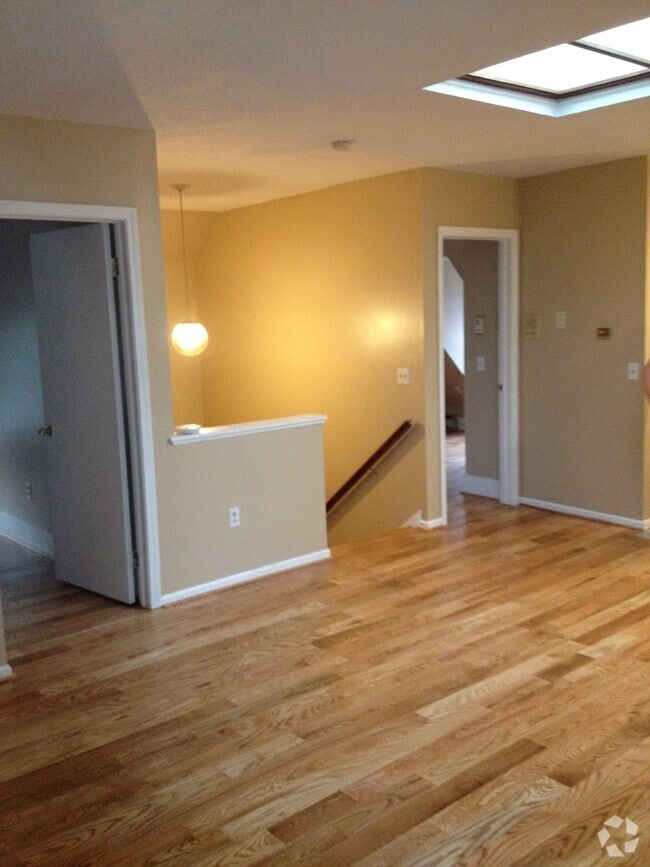 Building Photo - 144 Dartmouth St Unit 2 Rental