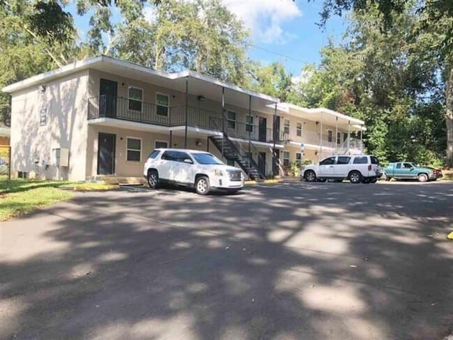 Building Photo - 1911 Pasco Ct Unit 6