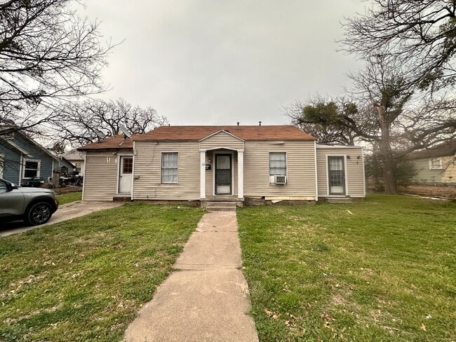 Building Photo - 4 bedroom, 1 bathroom home in Gatesville