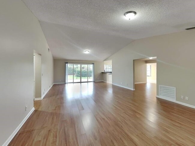 Building Photo - 5830 NW 40th Ln