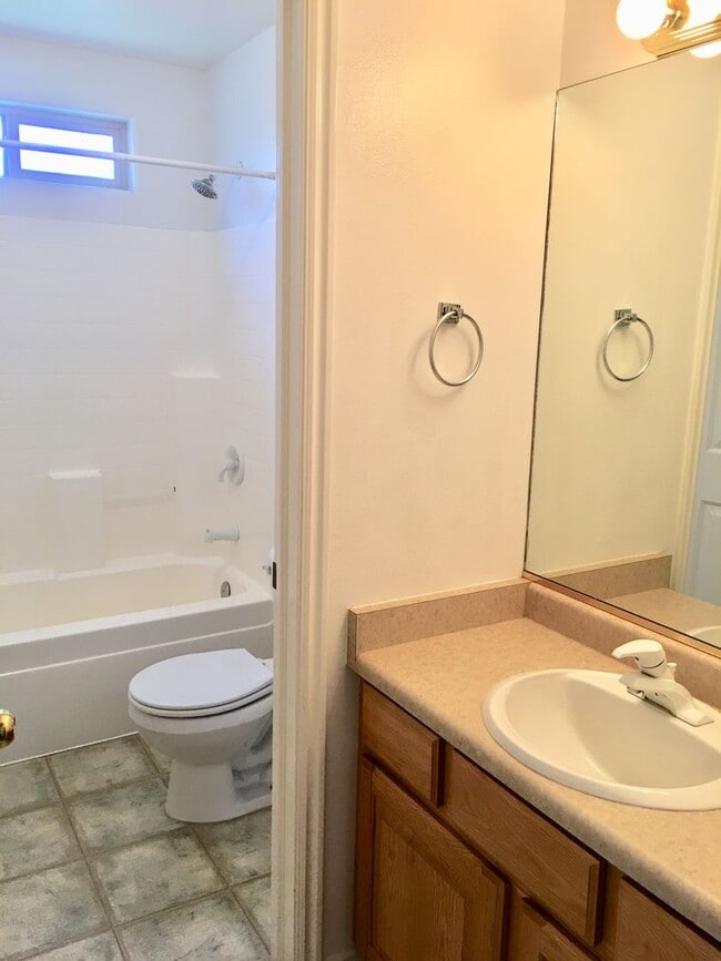 Photo - 790 N 2720 E