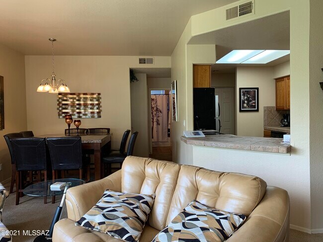 6655 N Canyon Crest Dr Unidad 23201