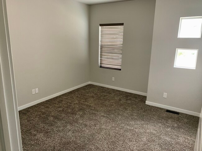 Building Photo - 6461 Vistancia Ave Unit Bedroom For Rent Rental