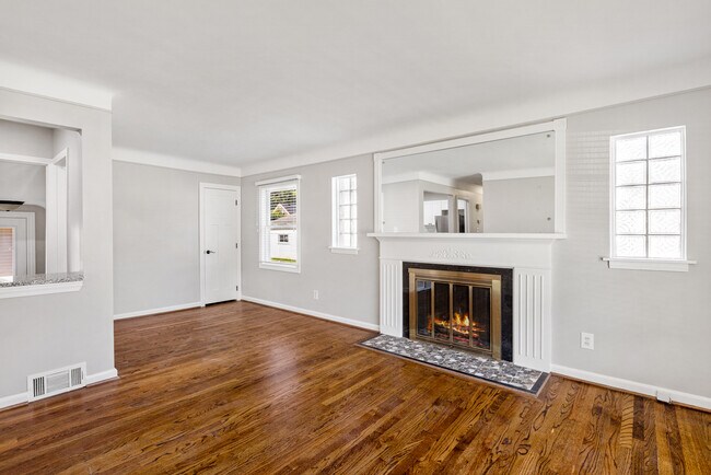 Photo - 2087 Allard Ave