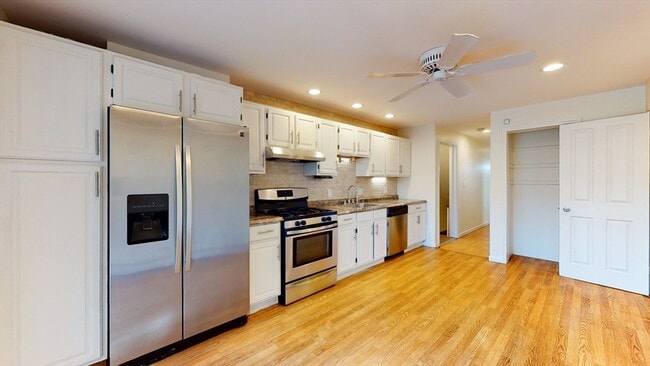 Building Photo - 833 E 2nd St Unit 1 Rental