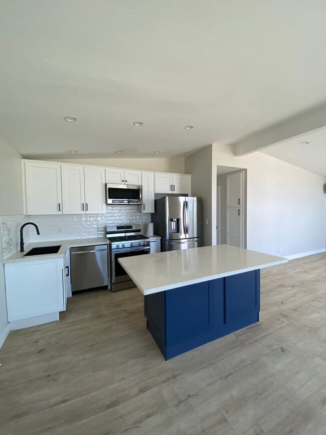 Photo - Renovated Beach house just a few blocks from the Beach/Pier in the highly desirable IB Community! Unidad 1