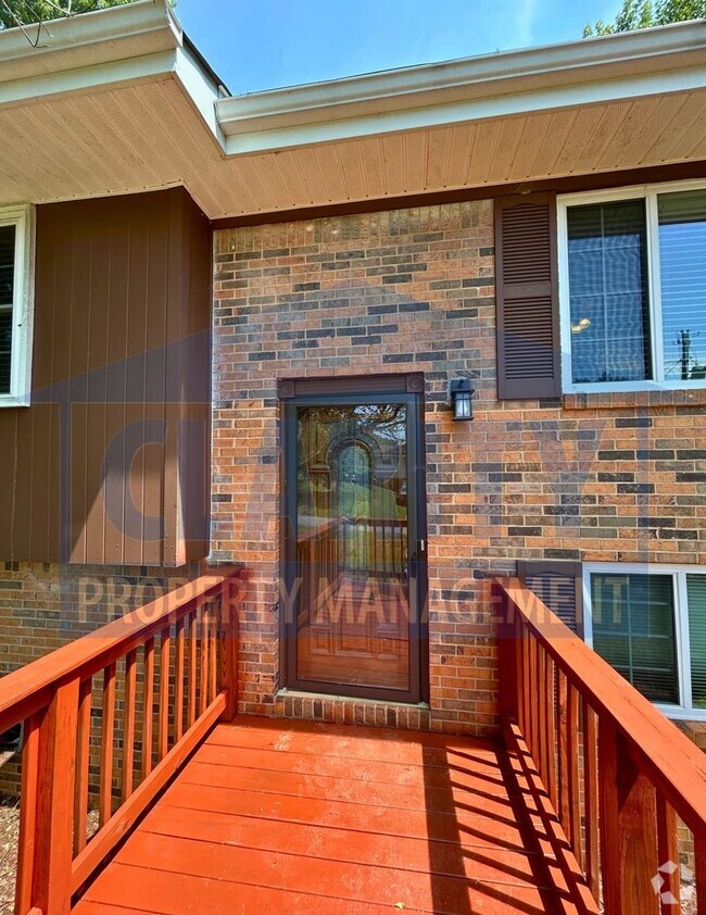 Building Photo - Gorgeous four bedroom home!!