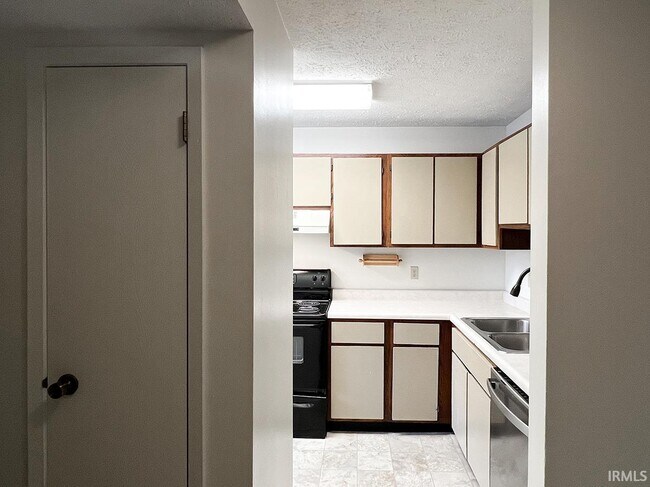 Photo - 513 E Graham Pl