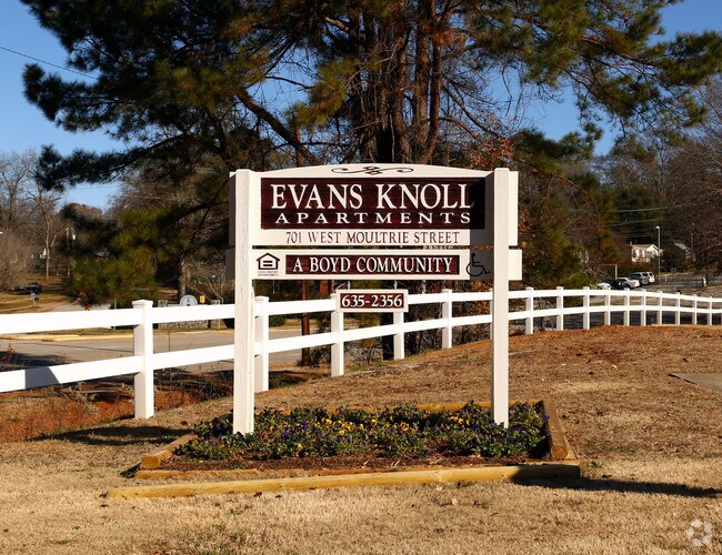 Photo - Evans Knoll Apartments