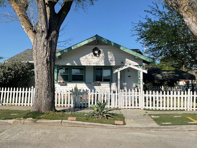 Building Photo - 1143 Wall St