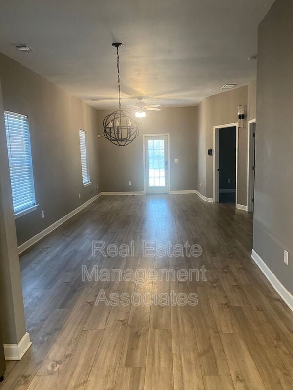 Photo - 609 N Hill St