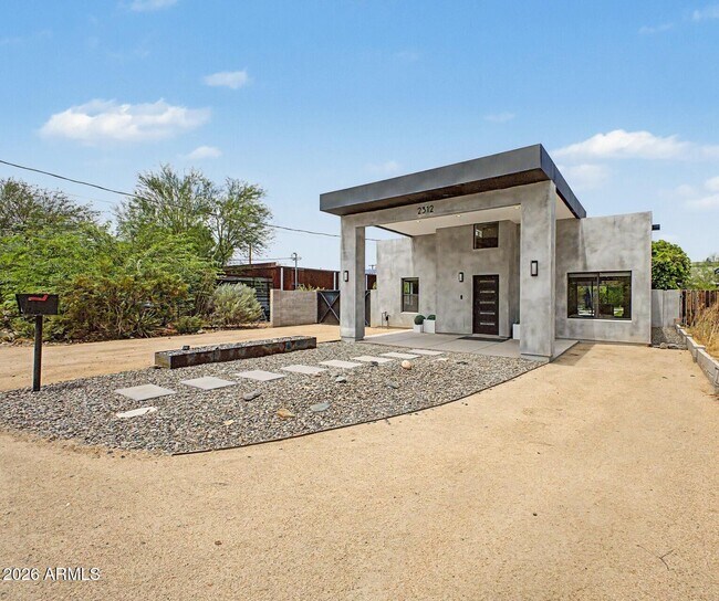 Photo - 2312 E Curnow Dr