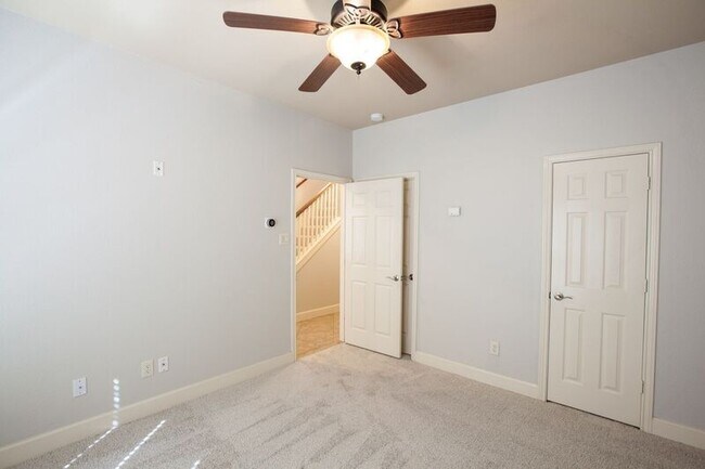 Photo - 5124 Belmont Ave