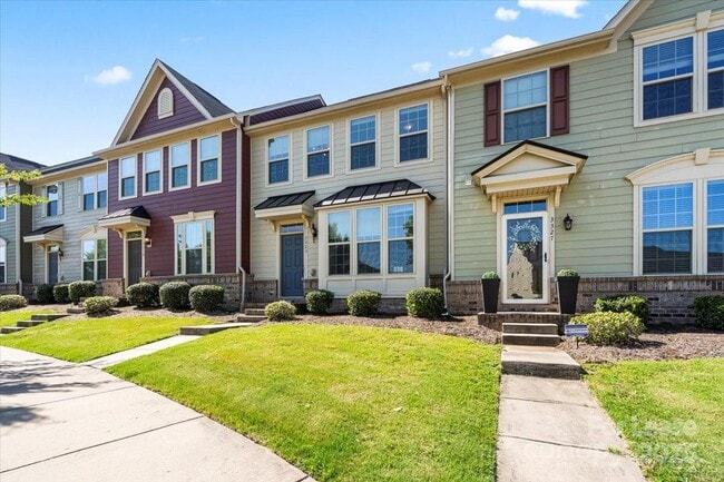 Photo - 3323 Major Samuals Way